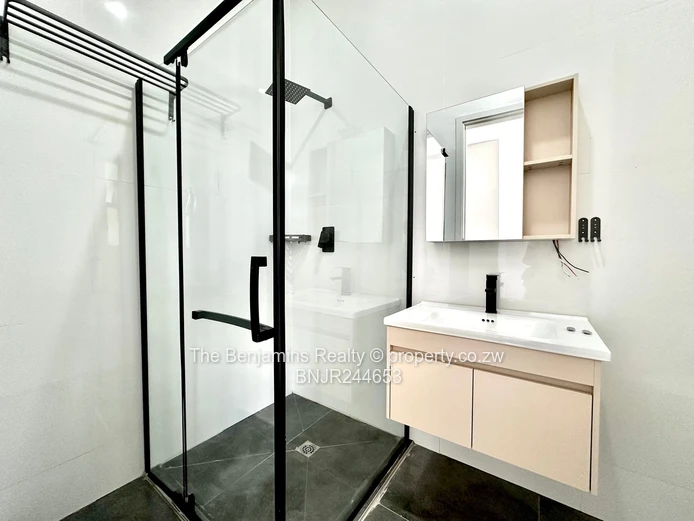 Modern 2-Bed Strathaven Duplex - Pool & Borehole