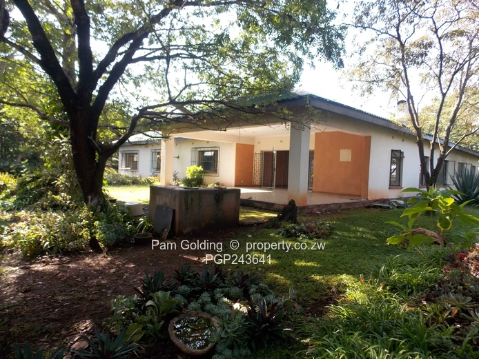 Peaceful Country Living Close to Chinoyi (Sole Mandate)