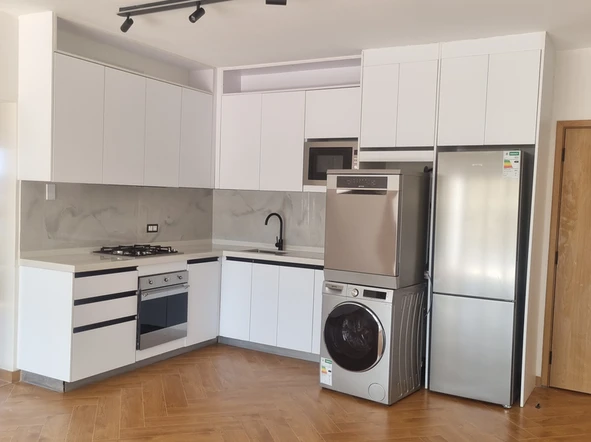 2 Bedroom Flat & Apartment
