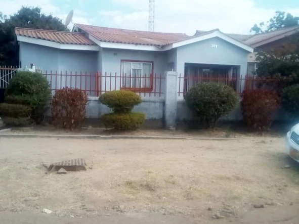 **Charming 4-Bedroom House in Mufakose – A Perfect Family Home!**
