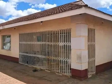 2 Bedroom Flat & Apartment