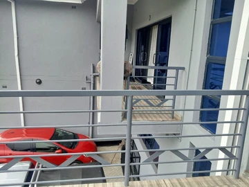 2 Bedroom Flat & Apartment