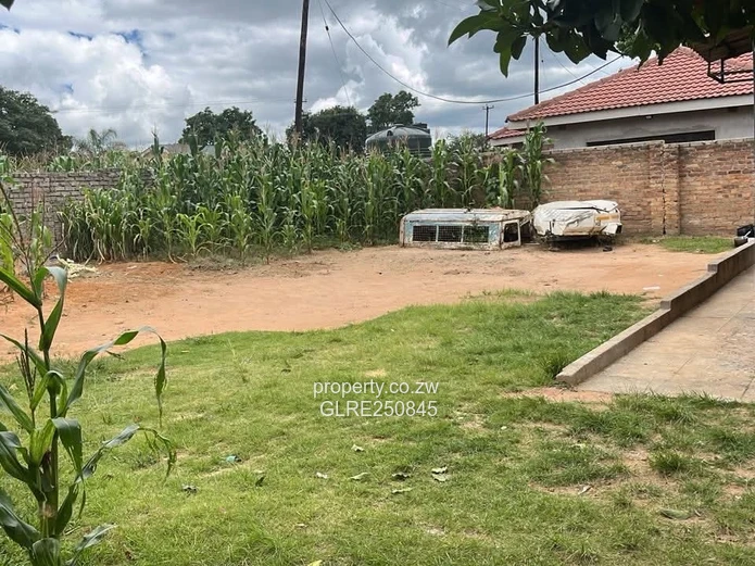 Refurbished 4-Bed House with Walled Yard in Marondera
