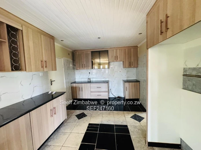 Modern 4-Bed Home in Knowe on 2305m² with Borehole