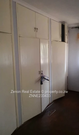 4bedroom house with main ensuite plus a self contained guest wing in Greystone park,4612sqm ,deed