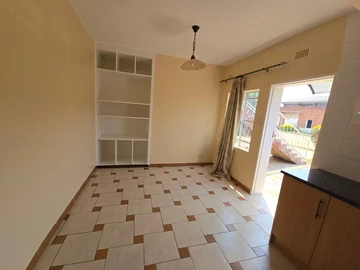 2 Bedroom Flat & Apartment