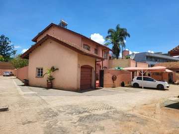 3 Bedroom Flat & Apartment