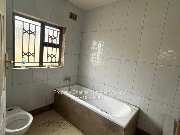 4-Bed Tiled Home with En-suite & Water Tank — Chitungwiza Nyatsime