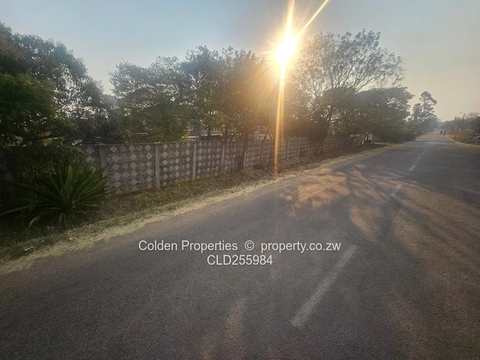 Highlands 5-Bed Townhouse on 3850m² with Borehole & Tanks