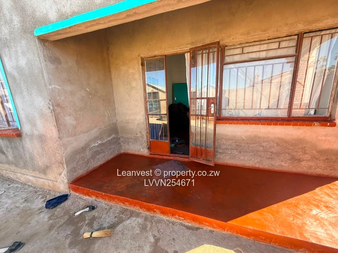 Spacious 6-Bed Home in Chitungwiza with Borehole
