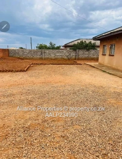 Spacious 2-Bed Walled Home in Mahatshula with Fitted Kitchen (Sole Mandate)