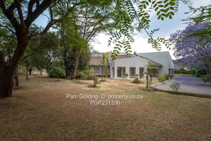 Neat and Spacious Family Home!!