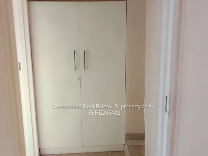 2 Bedroomed House in Sunninghill to rent