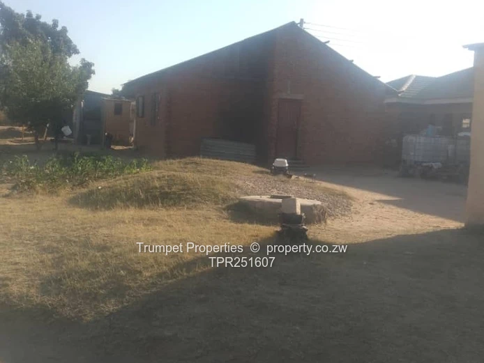 3-Bed Brick Home with Spacious Yard & ZESA in Budiriro