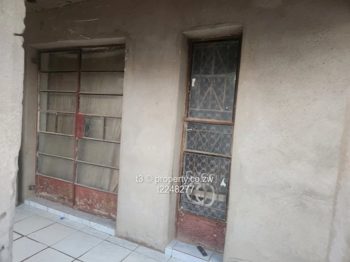 3-Bed Damofalls Home – Tiled Roof & Walled Yard (Sole Mandate)