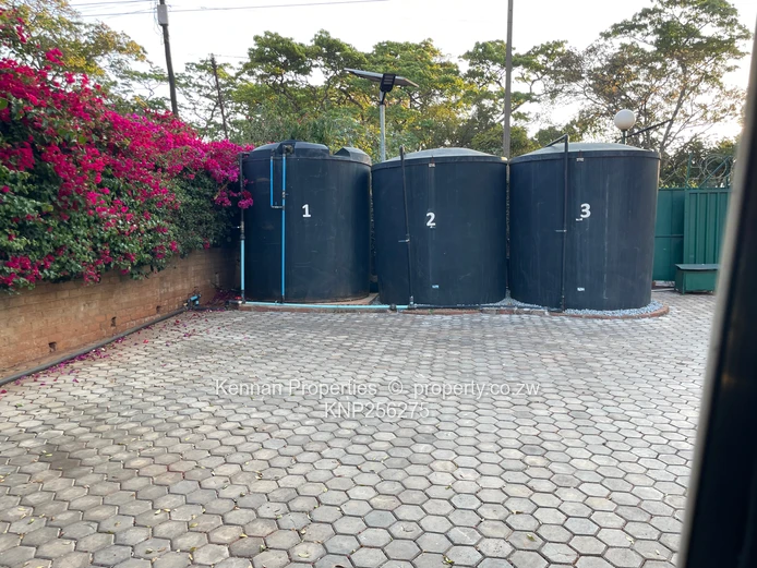 Spacious end unit garden flat apartment in Greendale North