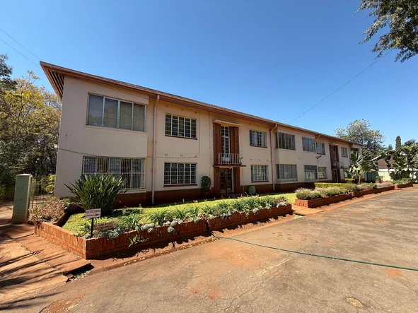 2 Bedroom Flat & Apartment