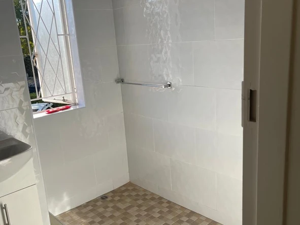 2 Bedroom Flat & Apartment