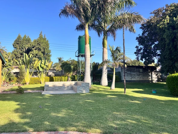 2 Bedroom Flat & Apartment