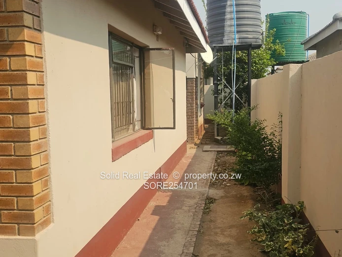 Reigate 3BR Brick Home with Borehole & Checkerboard Courtyard