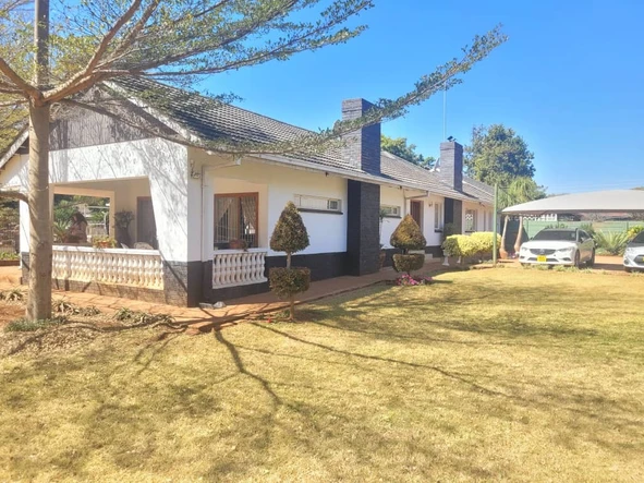 Spacious Family Home with a Tennis Court, Pool and Borehole in Vainona