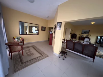 3 Bedroom Flat & Apartment