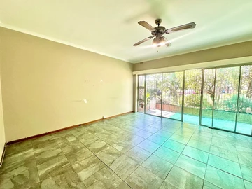 2 Bedroom Flat & Apartment