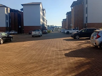 2 Bedroom Flat & Apartment