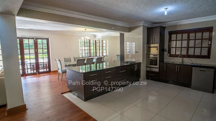 Stunning Executive Home In An Exclusive Complex
