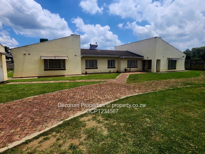4-Bed Emerald Hill Home on 2030m² with Borehole & Driveway