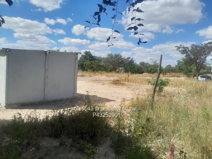 1500m² Vacant Stand with Outbuilding in Chitungwiza