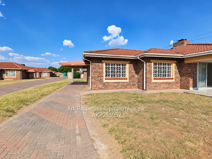 Cluster to Rent in Prospect, Waterfalls
