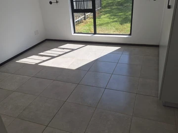2 Bedroom Flat & Apartment