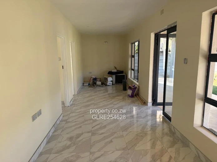 Sunlit 2-Bed Belvedere Home — Borehole, Lush Lawn