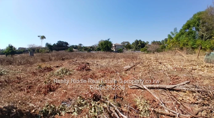 Borrowdale Brooke stand outside boomgate 4000sqm