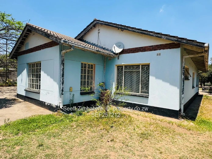 Solid 3-Bedroom Home on 5,423 sqm in Chadcombe (Sole Mandate)