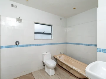 3 Bedroom Flat & Apartment