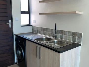 2 Bedroom Flat & Apartment