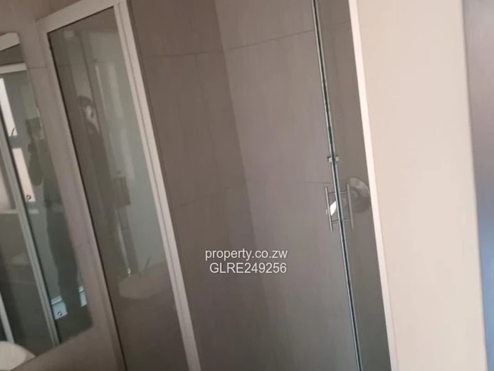 Spacious 4-Bed Vainona Apartment — Modern Kitchen & Borehole