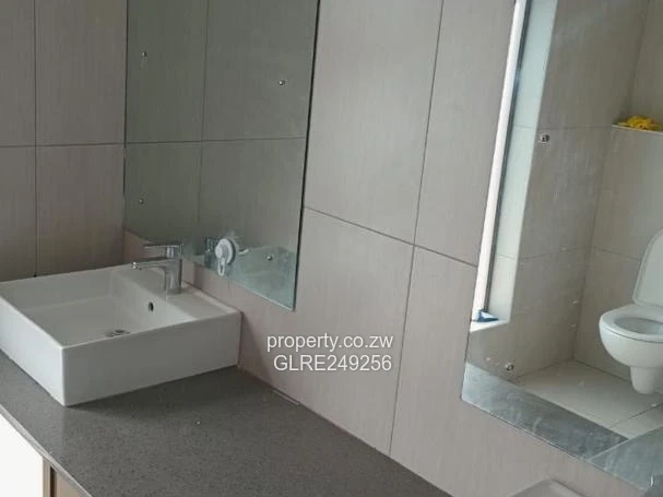 Spacious 4-Bed Vainona Apartment — Modern Kitchen & Borehole