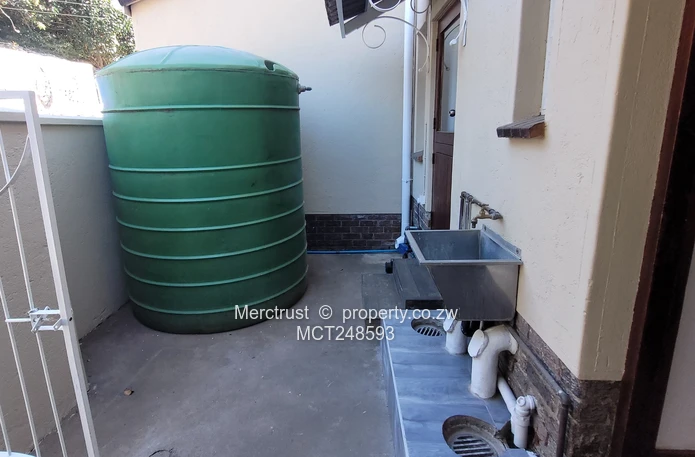 Secure duplex townhouse (Sole Mandate)