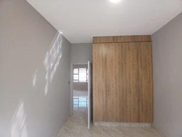 2 Bedroom Flat & Apartment