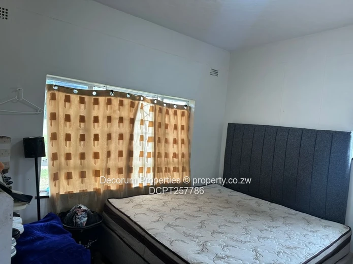 Bright 3-Bed Mabelreign Flat with Borehole & Balcony (Sole Mandate)
