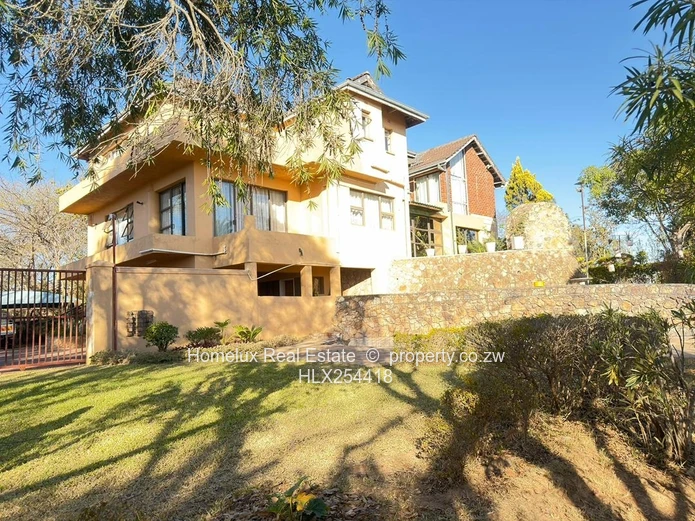 Breathtaking mansion in Glen Lorne