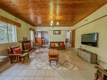6 Bedroom House