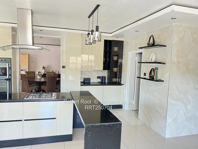 House for sale in Monavale