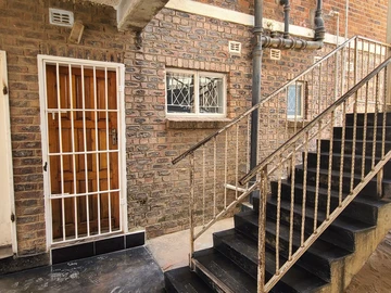 2 Bedroom Flat & Apartment