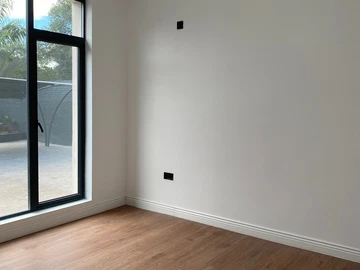 4 Bedroom Garden Flat