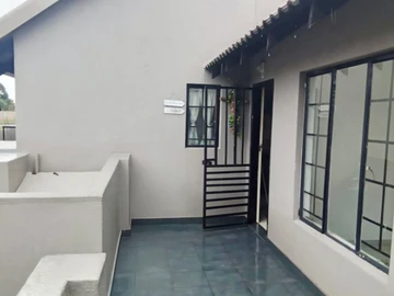 2 Bedroom Flat & Apartment