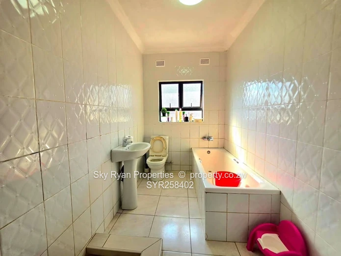 5-Bedroom Family Home For Sale - Madokero ??*